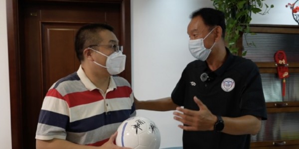 五星体育直播-双向奔赴 我们一起战至终章 石家庄功夫到廊坊探望白血病球迷丁胜