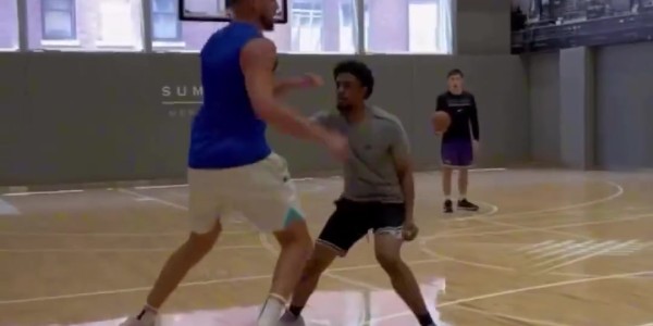 锤炼看家技艺💪借掩护摆脱防守接球出手 克莱夏日特训最新动态